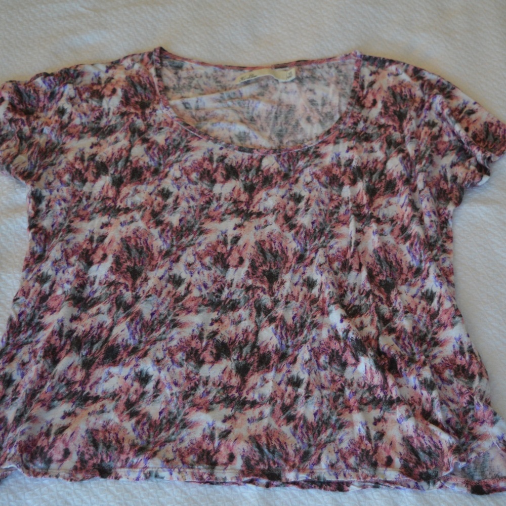 Pink patterned tee